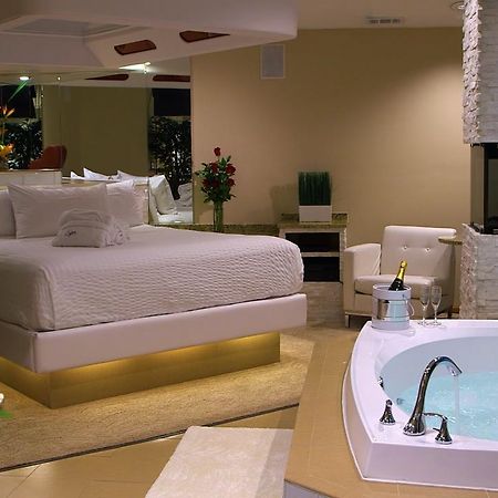 Sybaris Pool Suites Frankfort - Adults Only Екстериор снимка