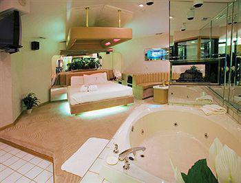 Sybaris Pool Suites Frankfort - Adults Only Екстериор снимка